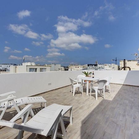 Magical Rooftop Penthouse Слима Экстерьер фото